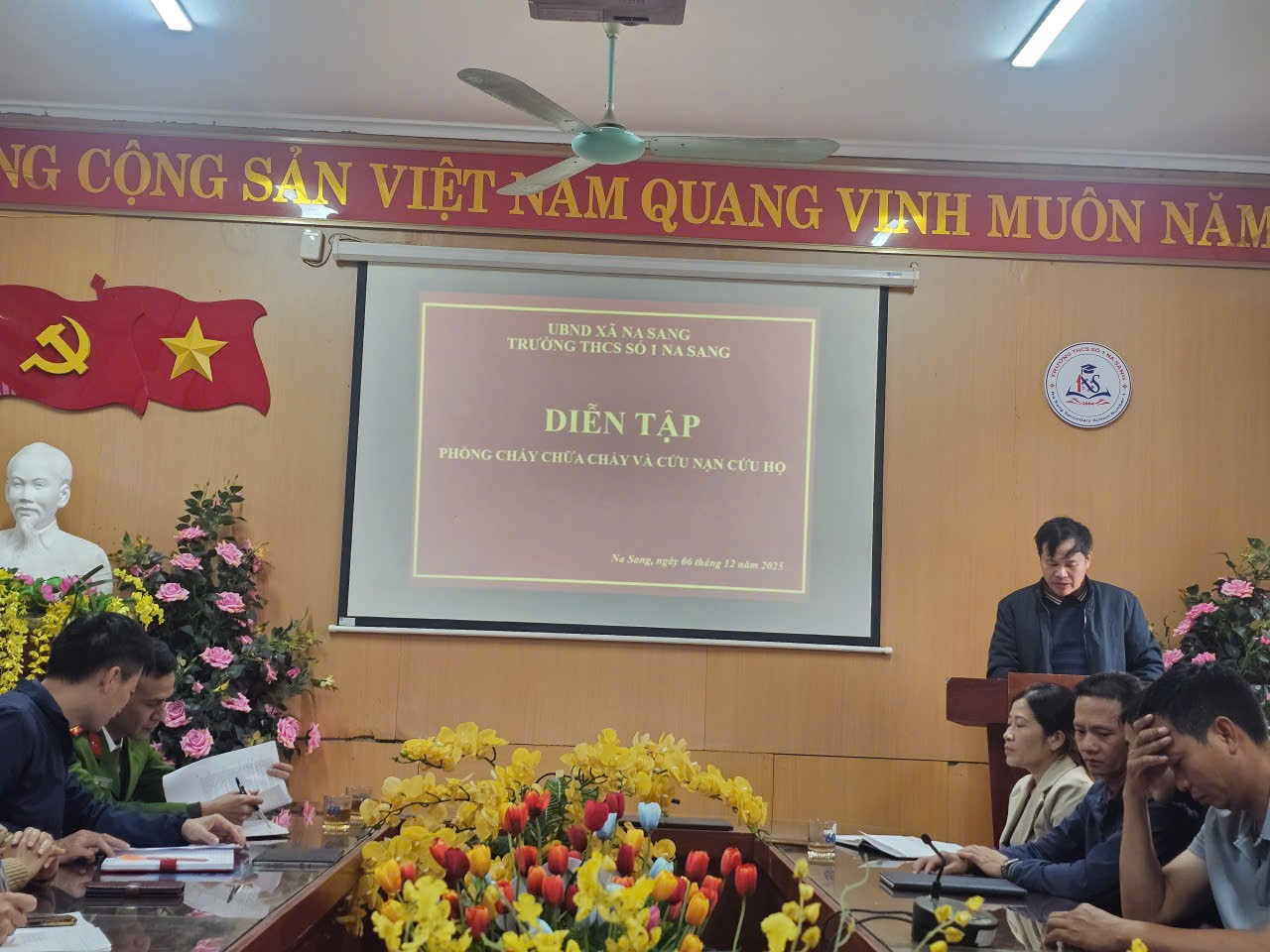 TRƯỜNG THCS SỐ 1 NA SANG TỔ CHỨC DIỄN TẬP PHÒNG CHÁY, CHỮA CHÁY VÀ CỨU NẠN, CỨU HỘ