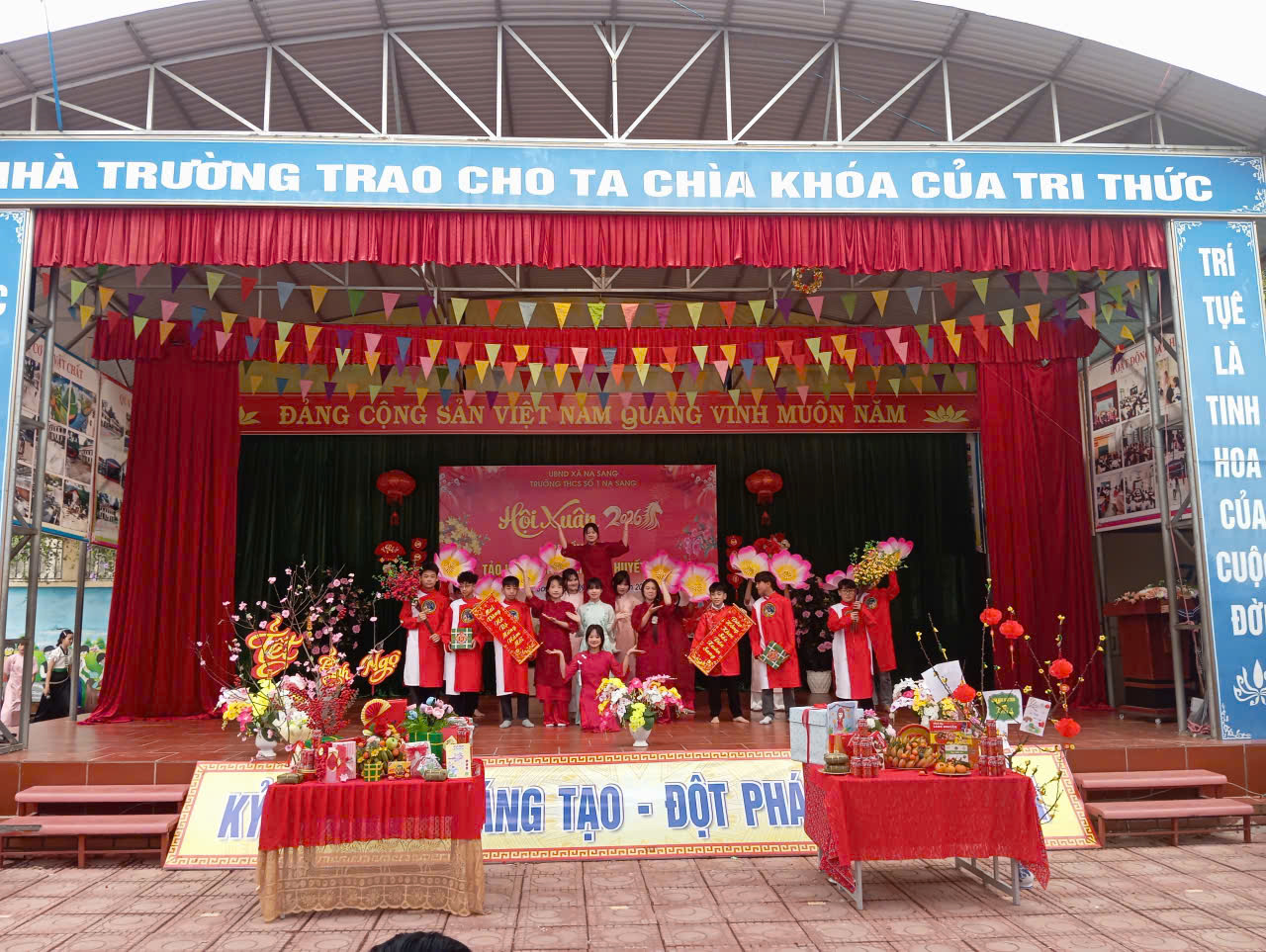 SẮC XUÂN LAN TỎA YÊU THƯƠNG TẠI HỘI XUÂN 2026 CỦA TRƯỜNG THCS SỐ 1 NA SANG